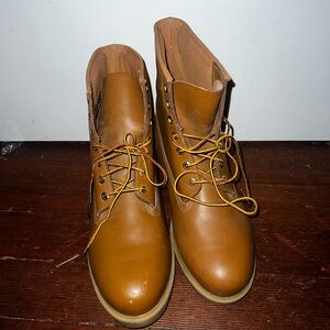 Like new Timberland men’s boots size 12